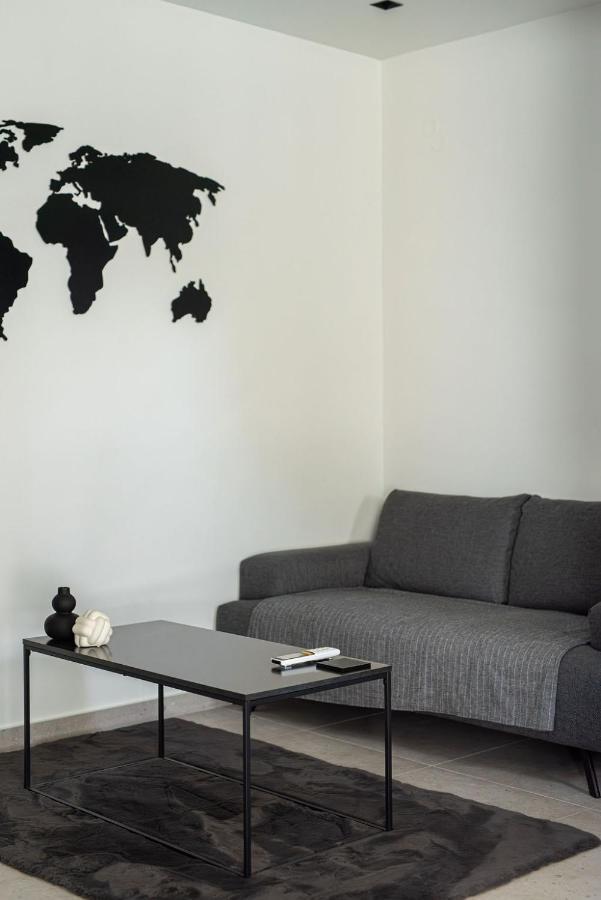 Minimal Art Studio Патра Экстерьер фото